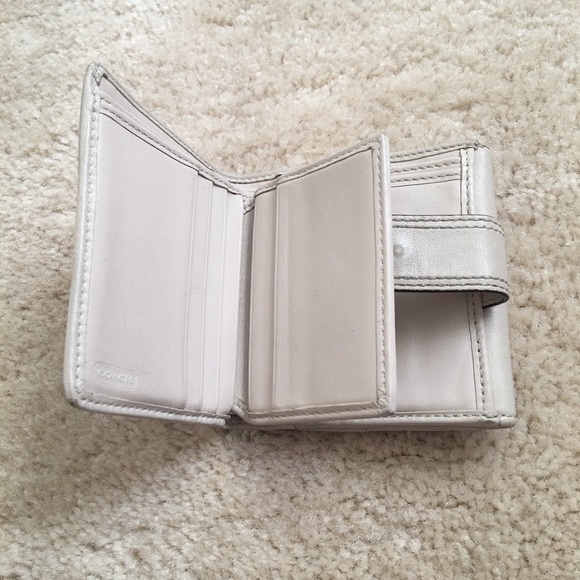 Ivory Coach Leather Wallet - Picture 7 of 8